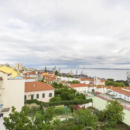 Apartment Lovelystay Luminous Flat W River View